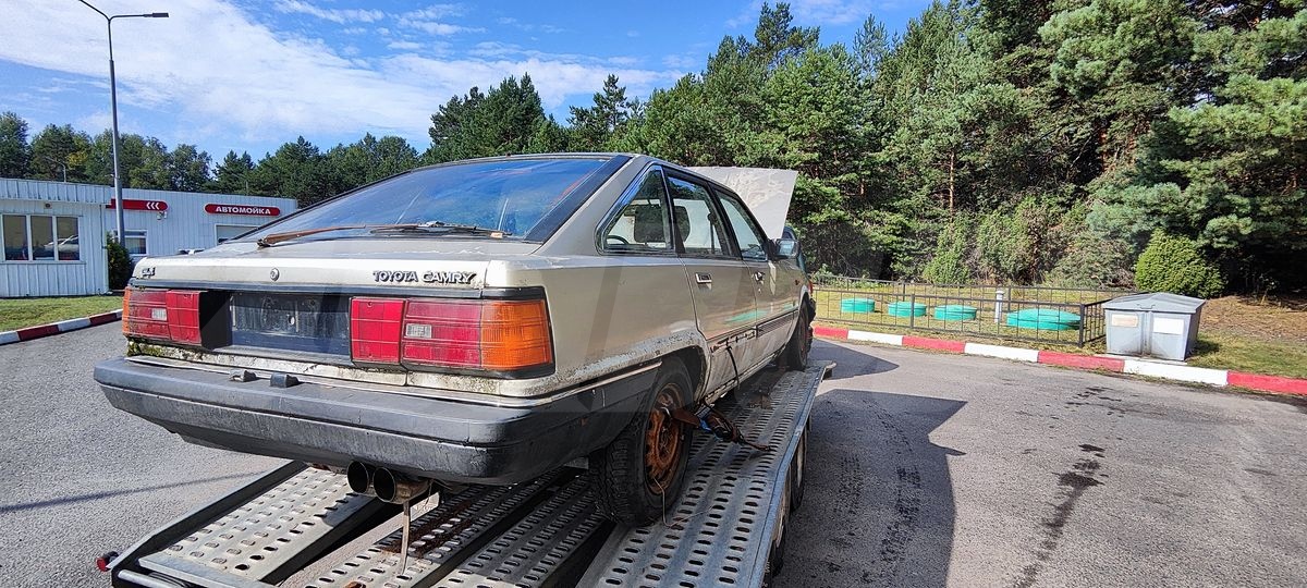 Toyota Camry I (V10), 1986