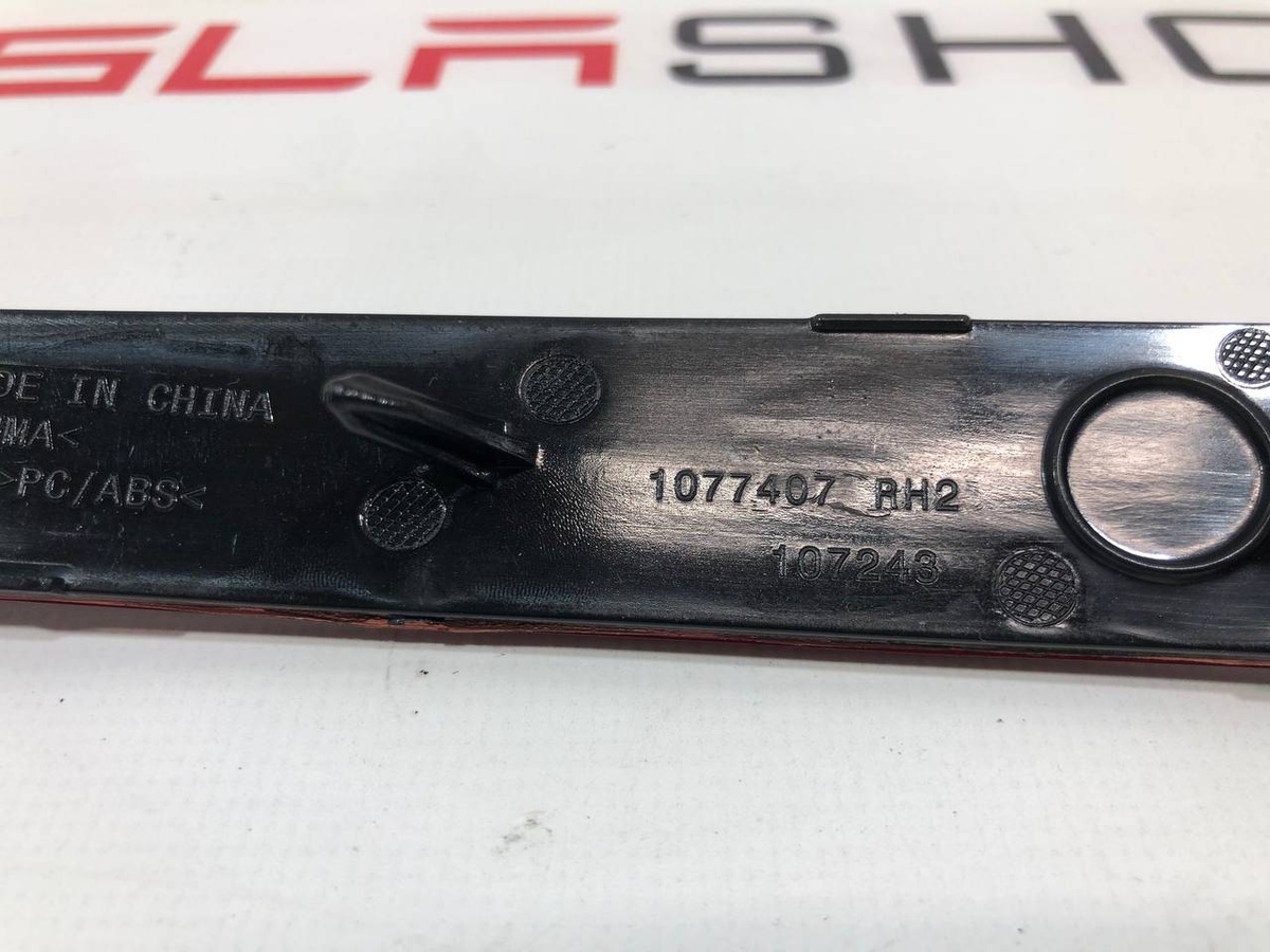 Отражатель фары к Tesla Model 3 2021