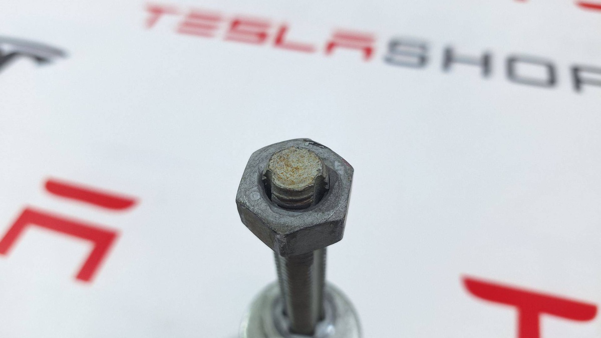Болт развальный к Tesla Model X 2018