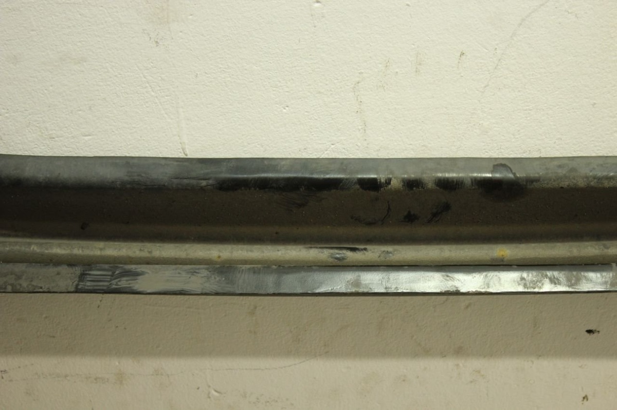 Усилитель бампера к Volkswagen Touran 2004