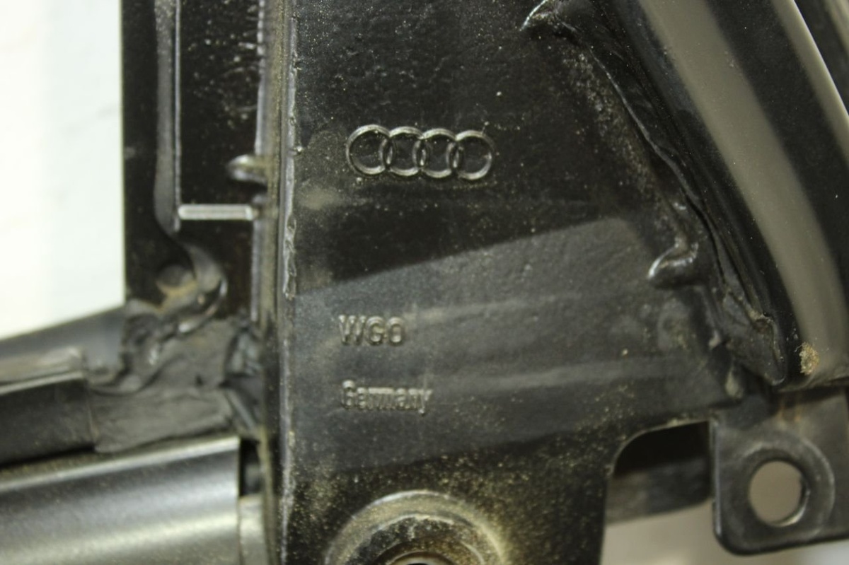 Рамка двери задней правой к Audi A4 2003