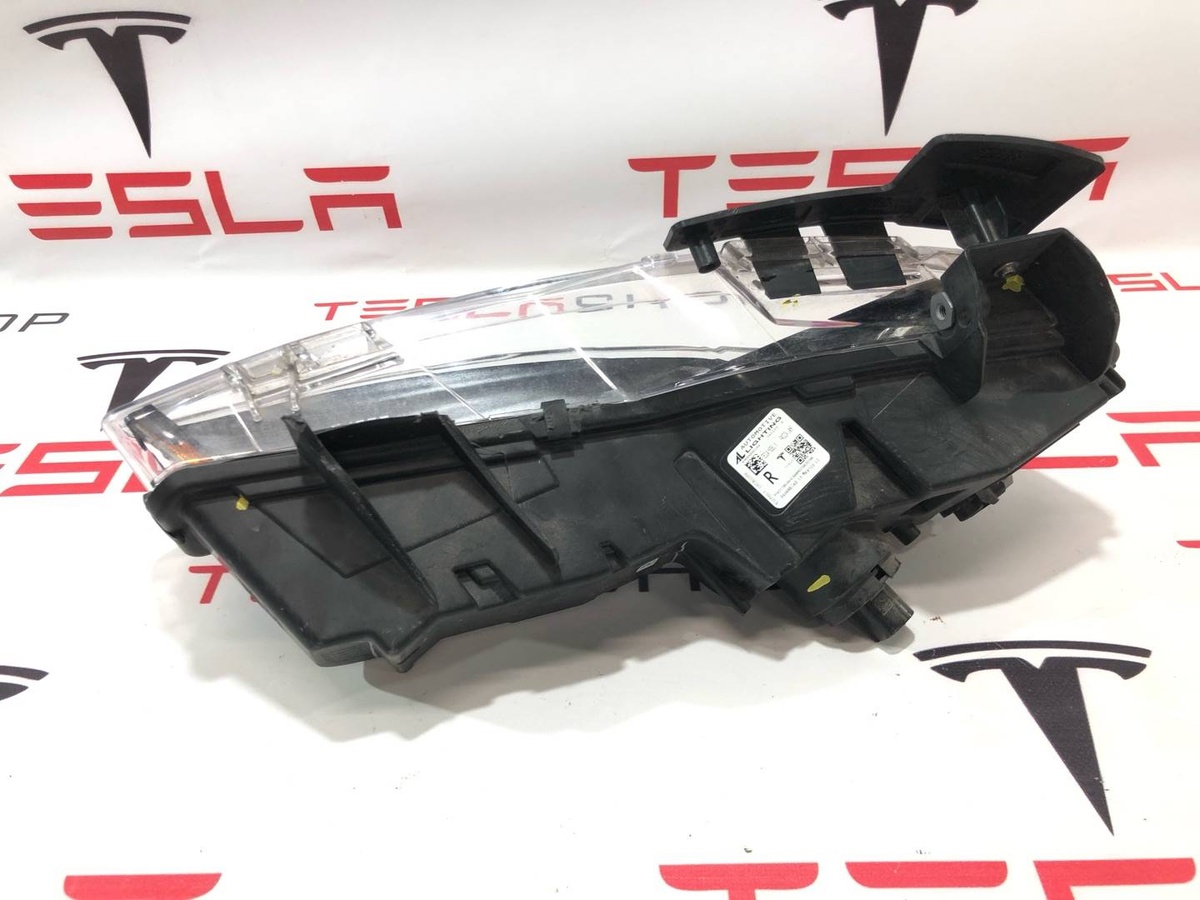 Фара противотуманная правая к Tesla Model X 2022