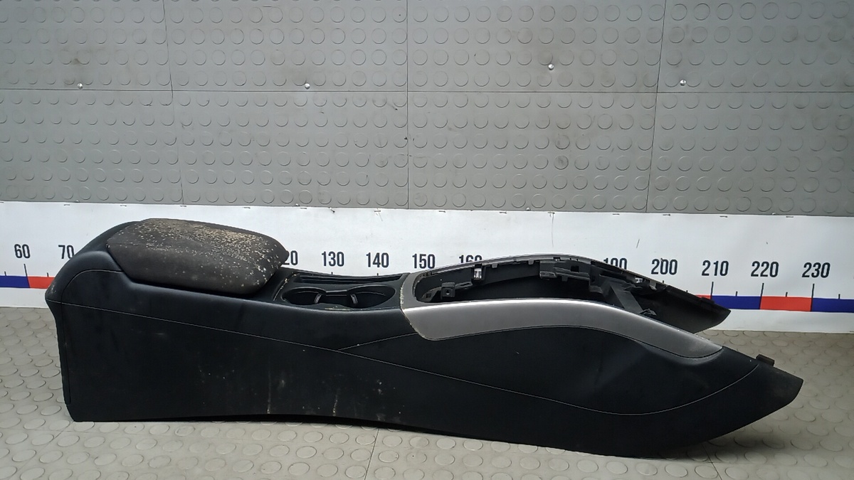 Подлокотник к Audi A5 2012