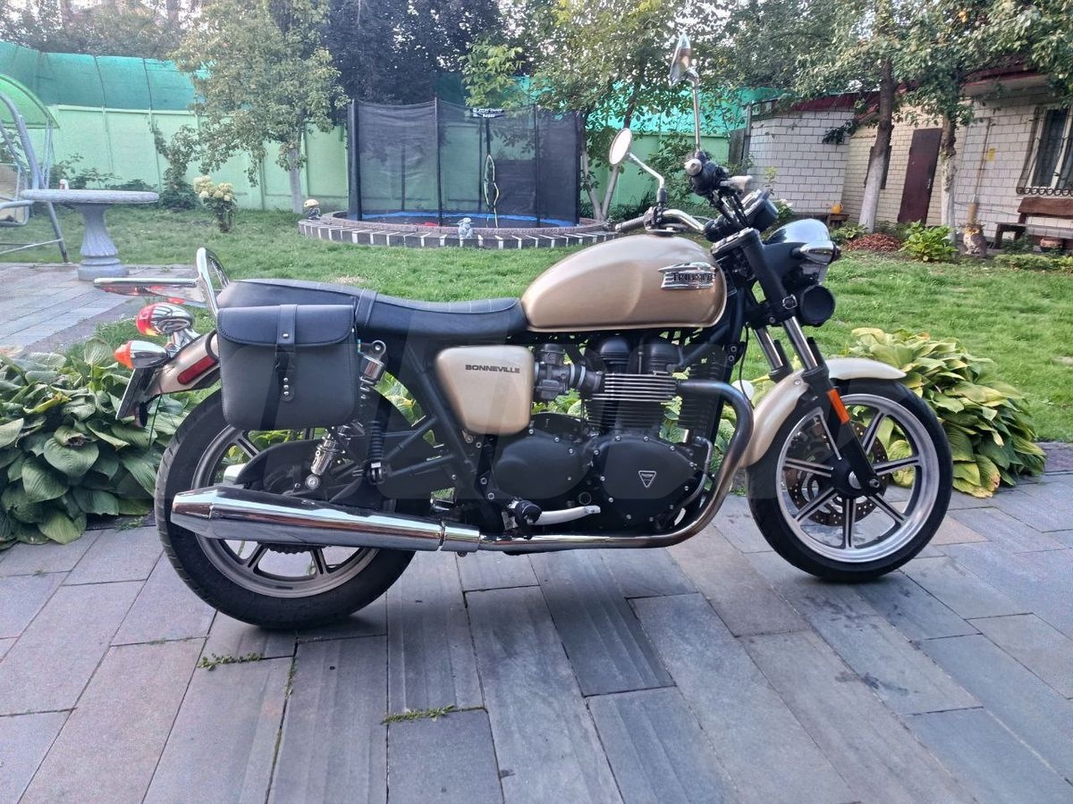 Triumph Bonneville T100, 2012