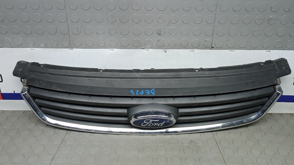 Решетка радиатора к Ford Kuga 2009