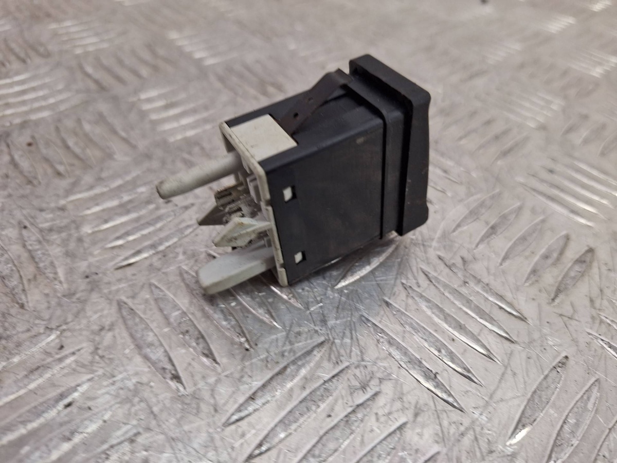 Кнопка корректора фар к Audi 80 1989