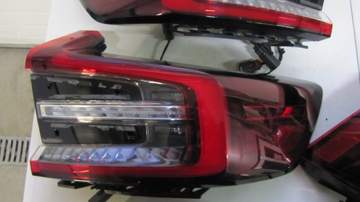 Фонарь задний правый к Volvo C40 2021