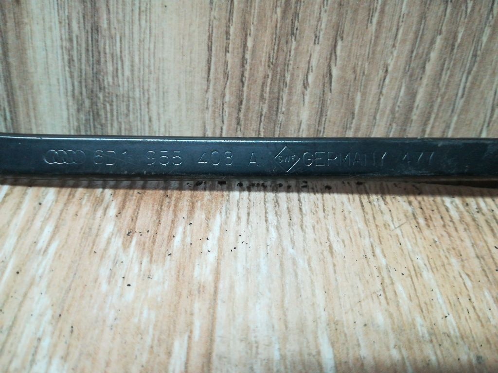 Щеткодержатель к Audi A4 1999