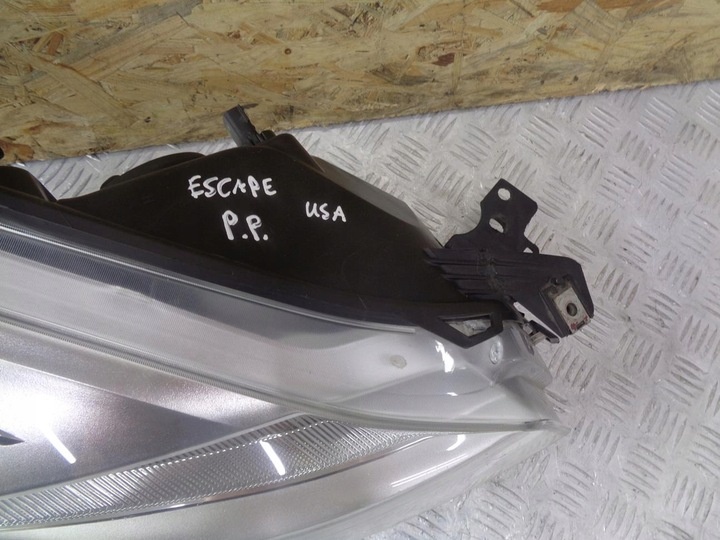 Фара правая к Ford Escape 2013