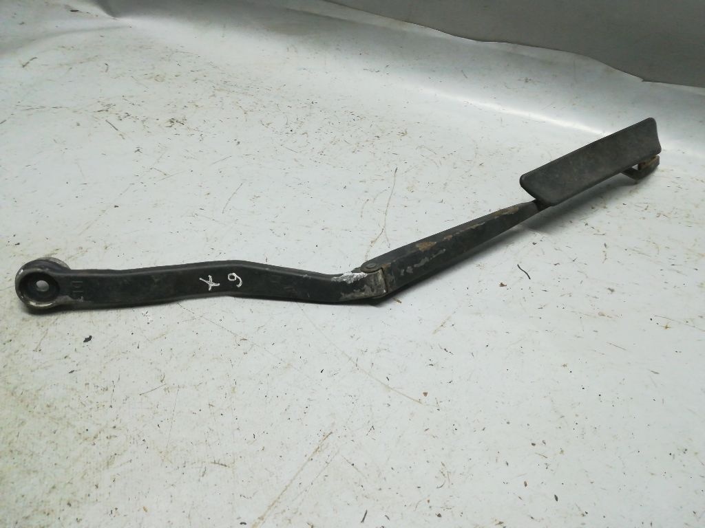 Щеткодержатель к Mazda Millenia 1999