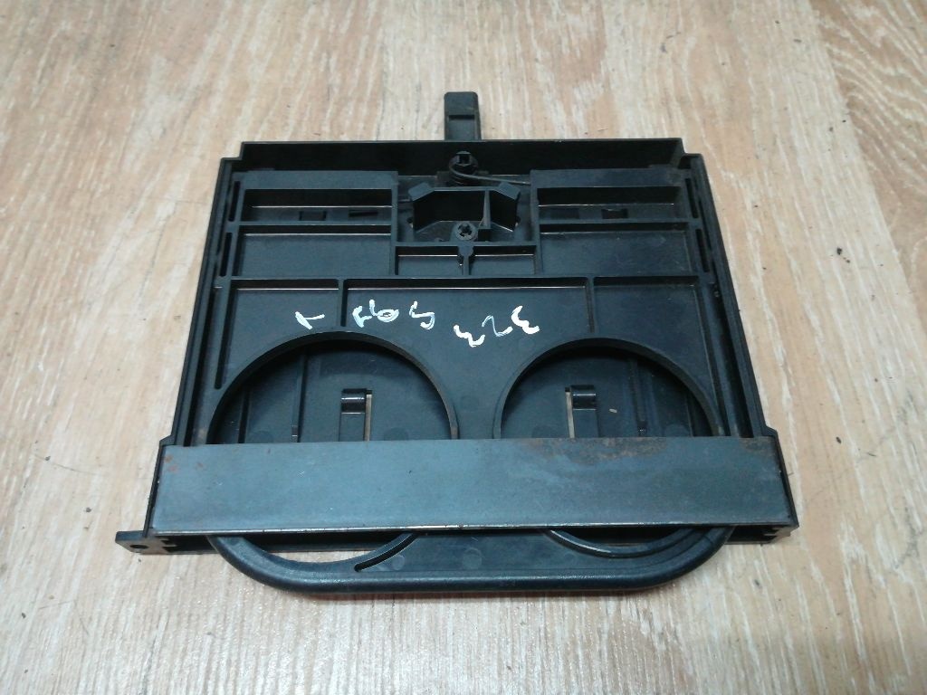 Подстаканник к Mazda 323 1998