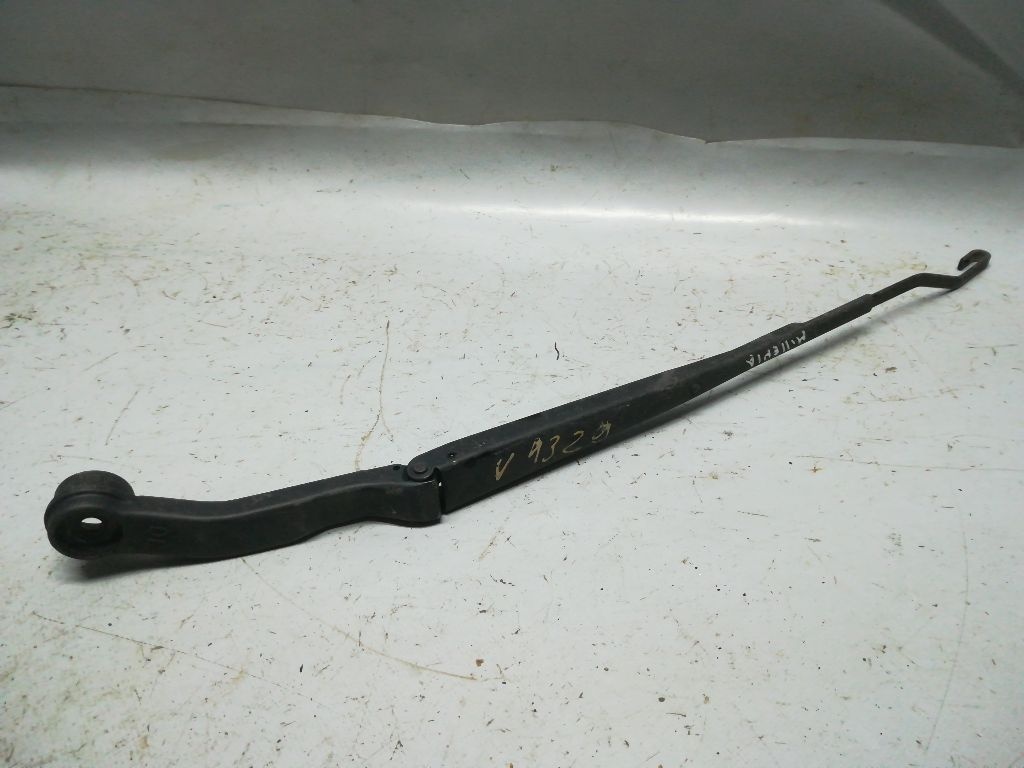 Щеткодержатель к Mazda Millenia 2001