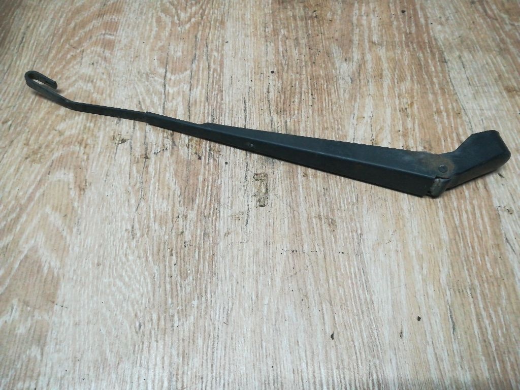 Щеткодержатель к Mitsubishi Colt 1999