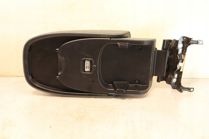 Подлокотник к Ford C-MAX 2010