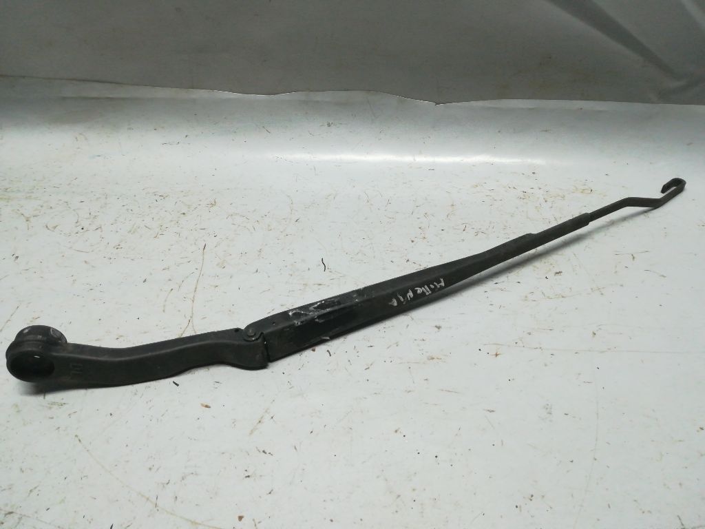 Щеткодержатель к Mazda Millenia 2001