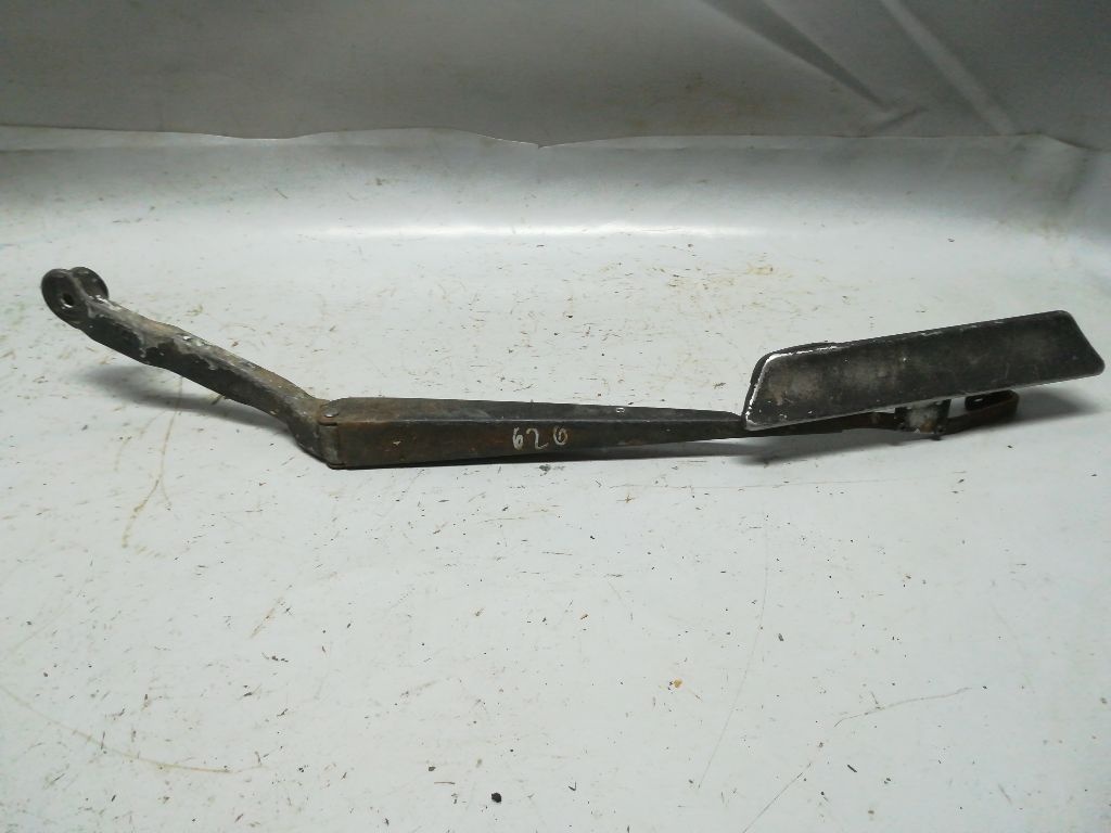 Щеткодержатель к Mazda 626 1990