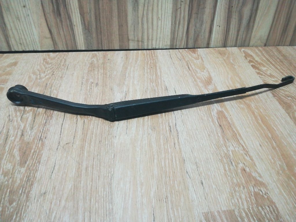 Щеткодержатель к Mazda 626 1995
