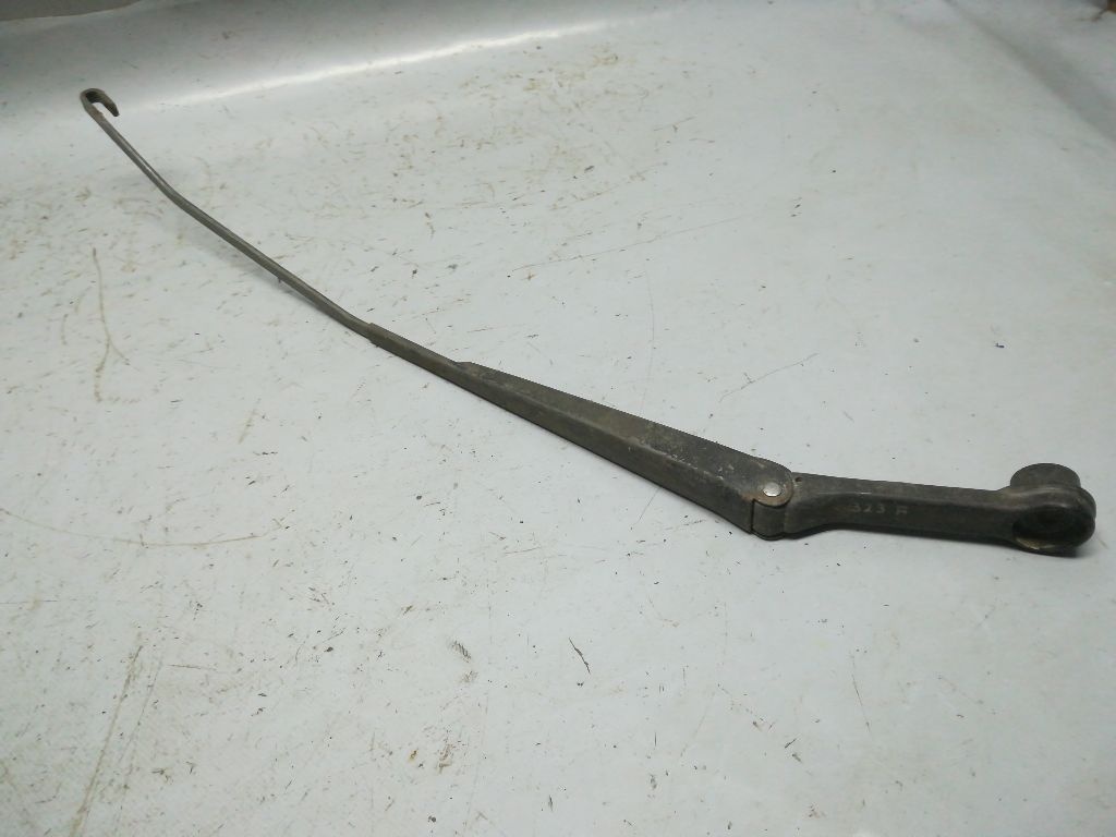 Щеткодержатель к Mazda 323 1995