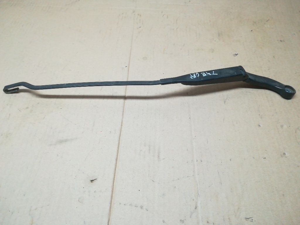 Щеткодержатель к Audi 80 1995