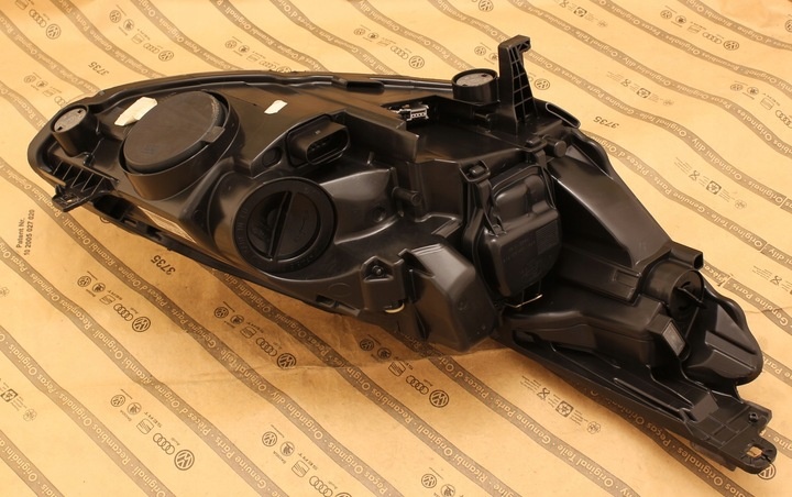 Фара левая к Ford C-MAX 2010