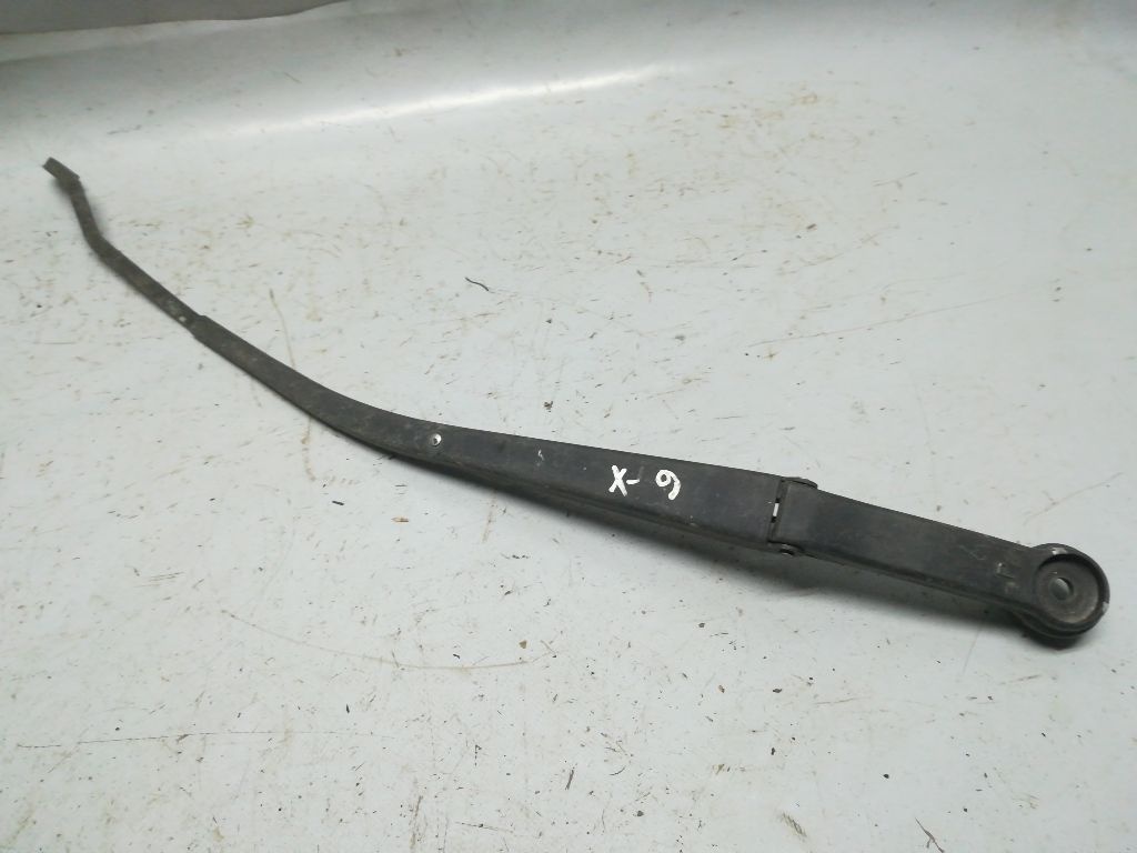 Щеткодержатель к Mazda Millenia 2001