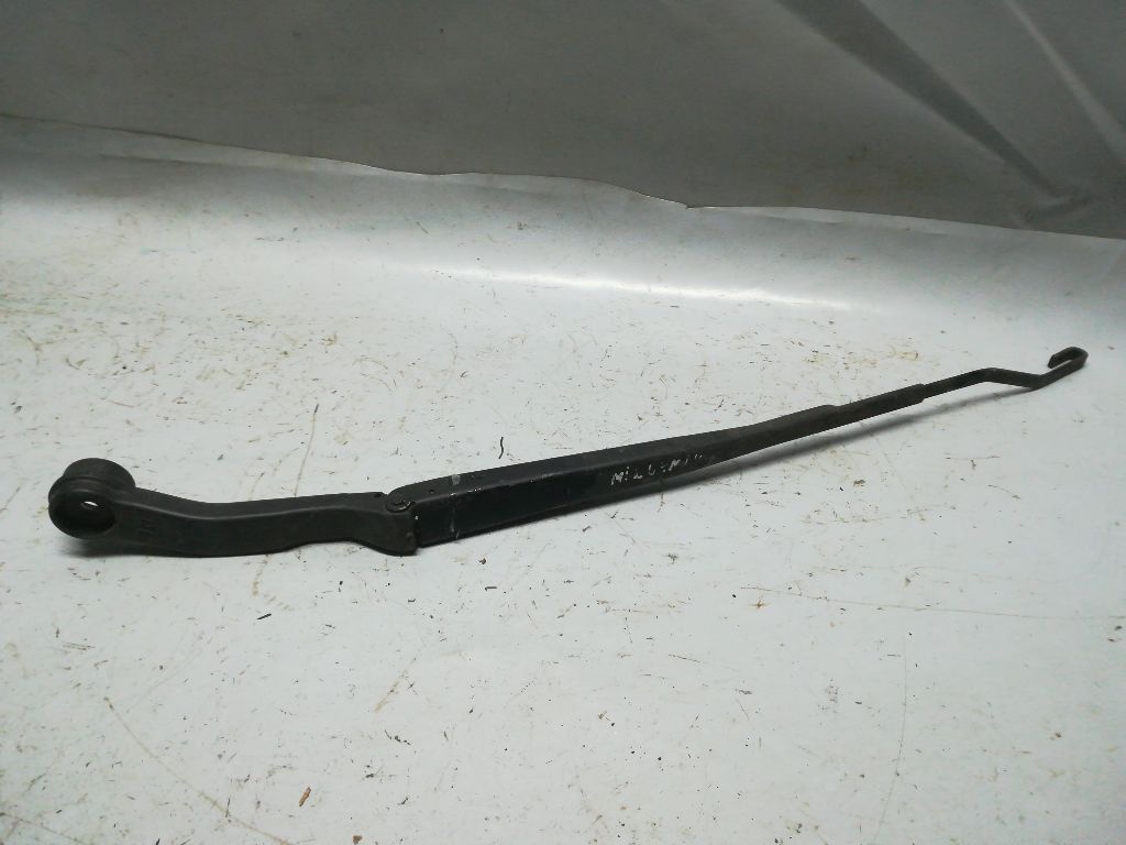 Щеткодержатель к Mazda Millenia 2001