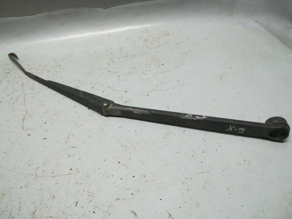 Щеткодержатель к Mazda Millenia 1999