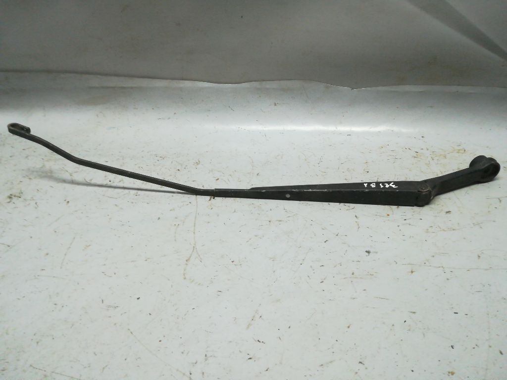 Щеткодержатель к Mazda 323 1996