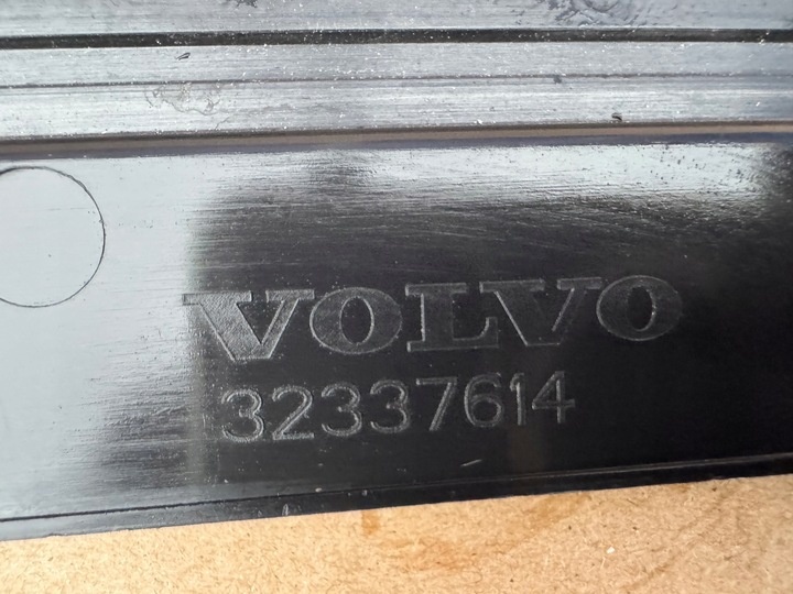 Решетка радиатора к Volvo C40 2021