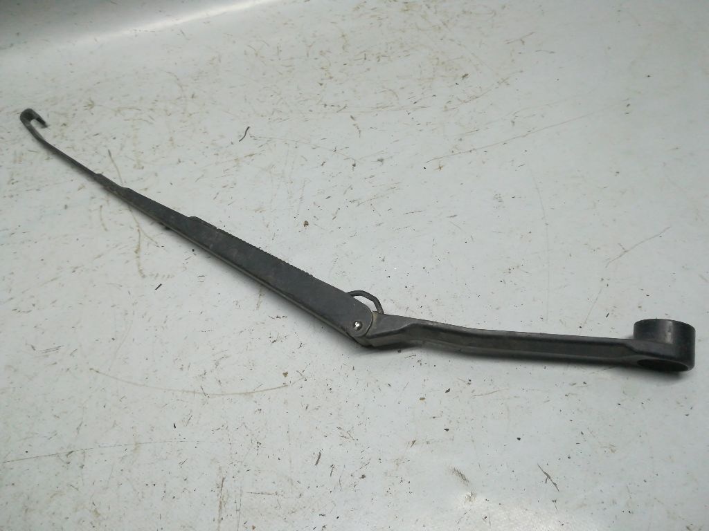 Щеткодержатель к Mazda 626 2000