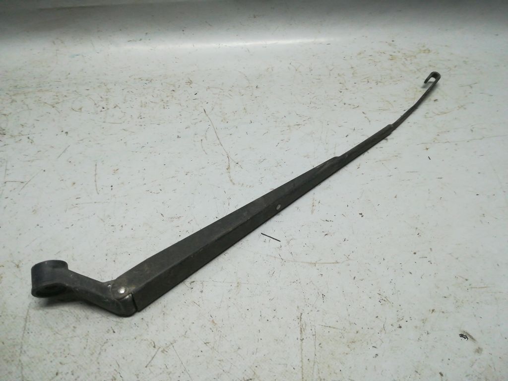 Щеткодержатель к Toyota Yaris 2001