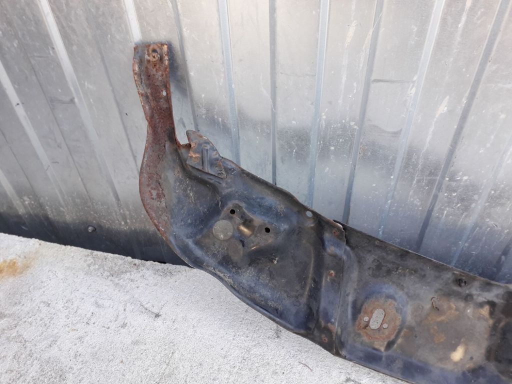 Планка под капот к Mitsubishi Pajero 2002