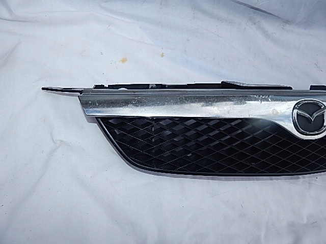 Решетка радиатора к Mazda 323 1998