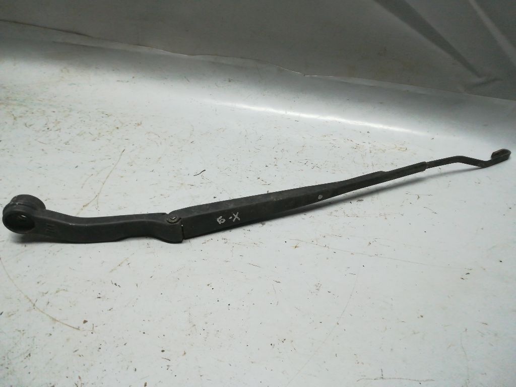 Щеткодержатель к Mazda Millenia 2001