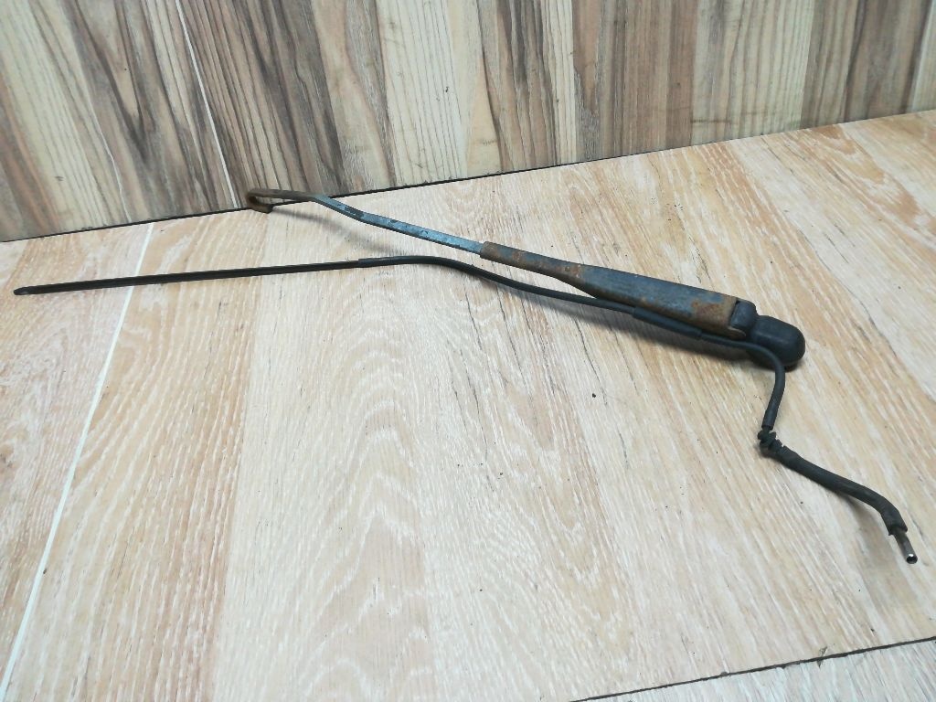Щеткодержатель к Peugeot 405 1995