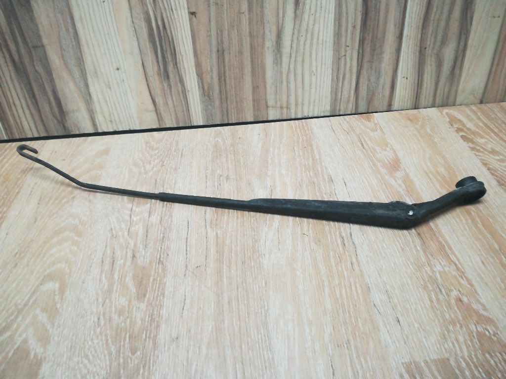 Щеткодержатель к Mazda 626 1995