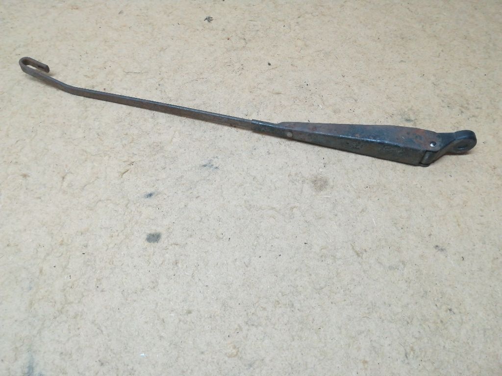 Щеткодержатель к Daewoo Nubira 1998