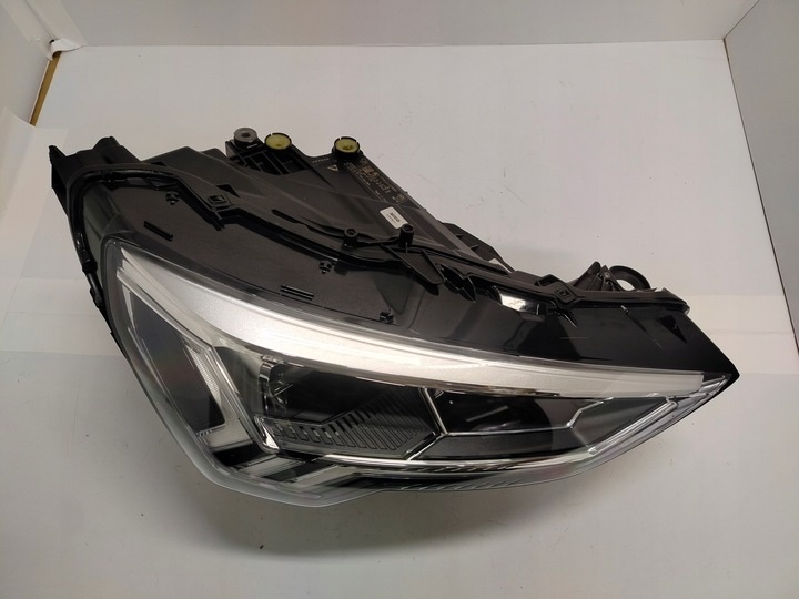 Фара правая к Audi Q3 2018