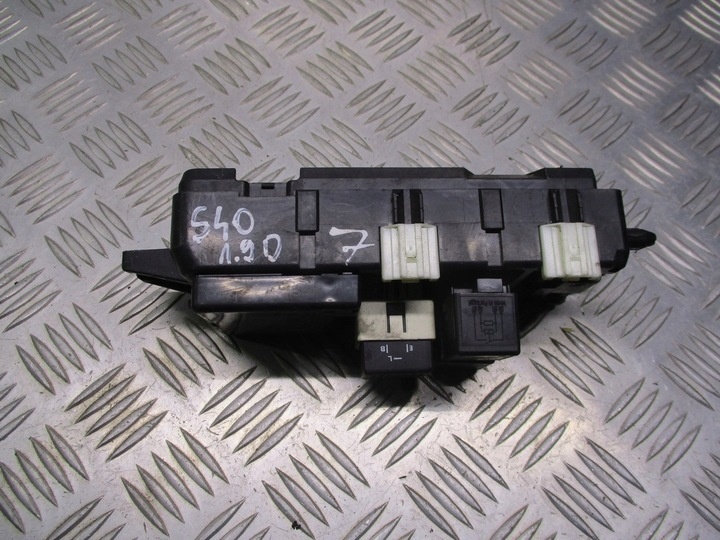Блок предохранителей к Volvo S40 1996