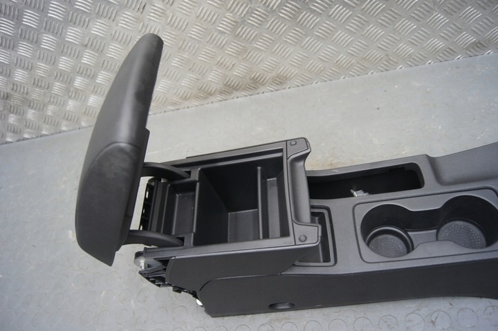 Подлокотник к SEAT Leon 2012