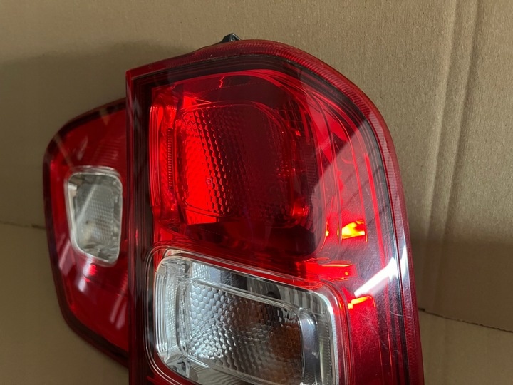 Фонарь задний правый к Suzuki Ignis 2000