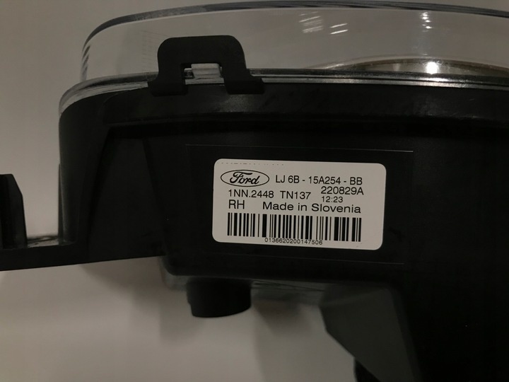 Фара противотуманная правая к Ford Escape 2013