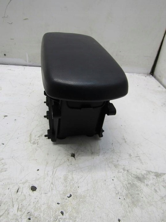 Подлокотник к Toyota RAV 4 2012