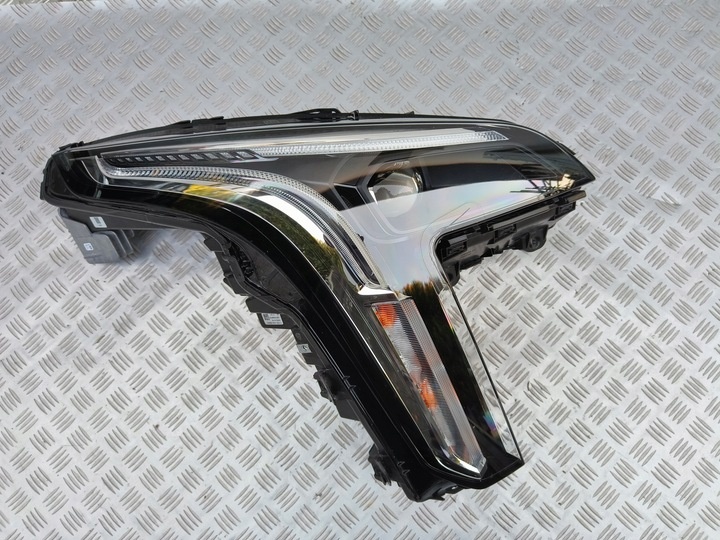 Фара правая к Cadillac XT4 2018