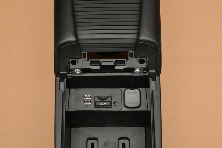 Подлокотник к Mazda 3 2013