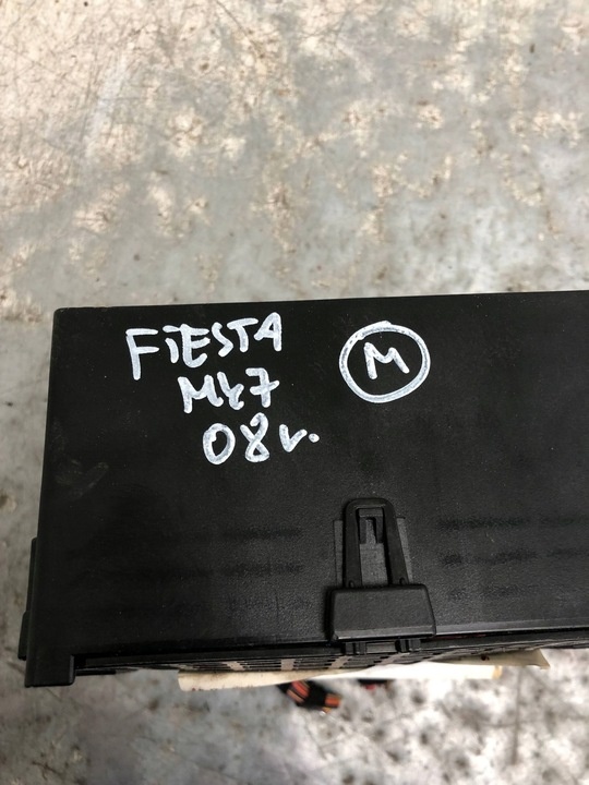 Блок предохранителей к Ford Fiesta 2001