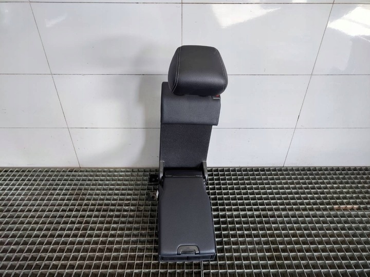 Подлокотник к Mercedes-Benz 100 2014