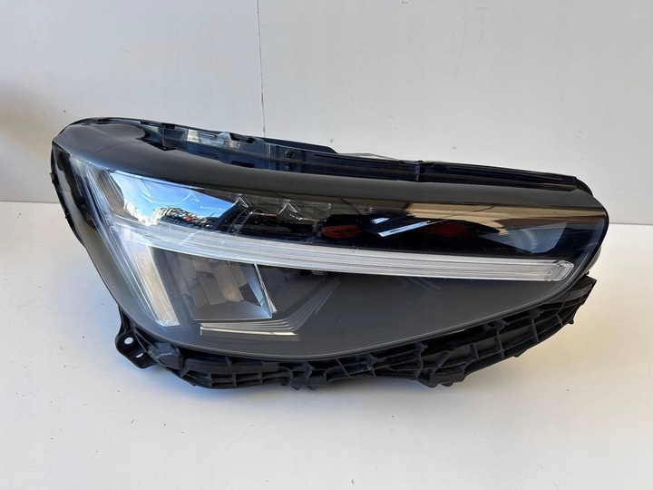 Фара левая к Volvo XC40 2022