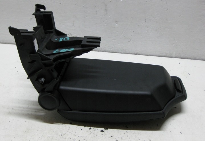 Подлокотник к BMW 1 series 2004