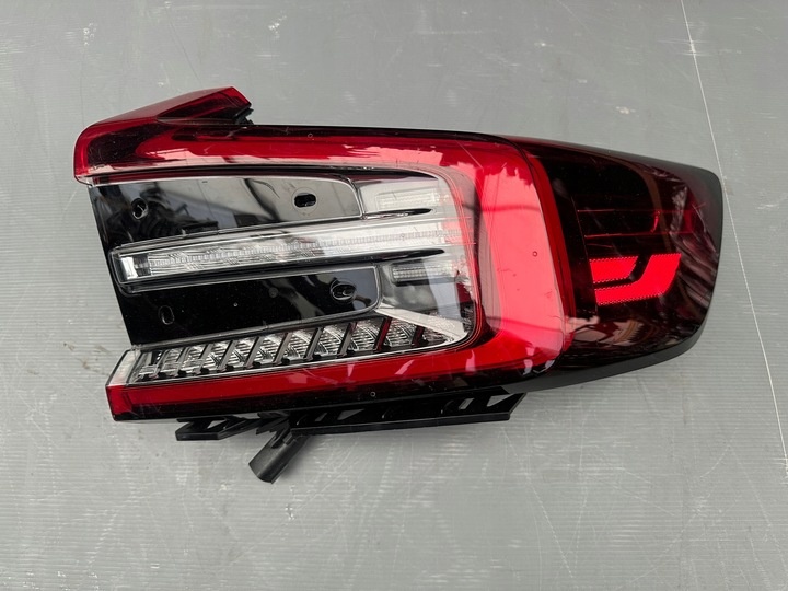 Фонарь задний правый к Volvo C40 2021